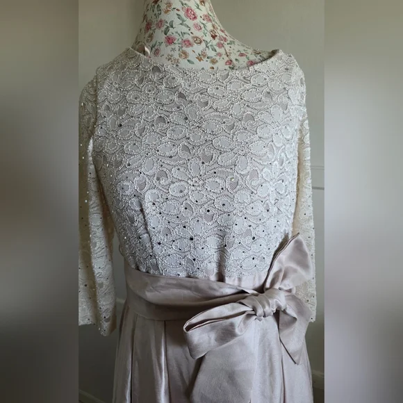 Elegant Lace Top and Satin Skirt Dress Size 14 - Picture 2 of 11